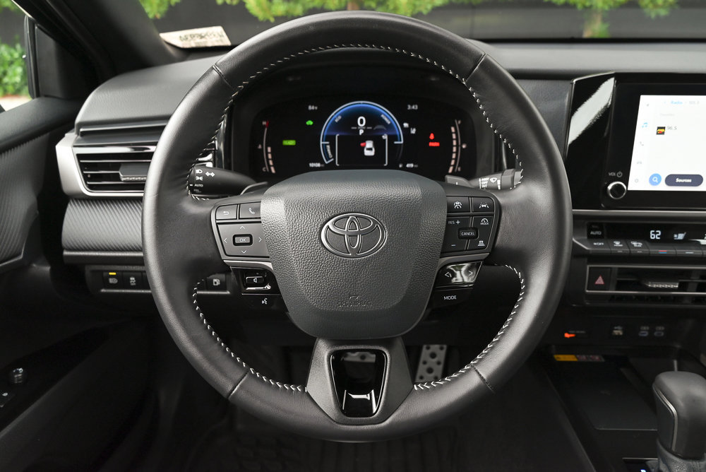 Used 2026 Toyota Camry SE FWD image 19