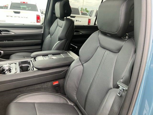 New 2026 Jeep Grand Wagoneer Limited AWD/4WD image 14