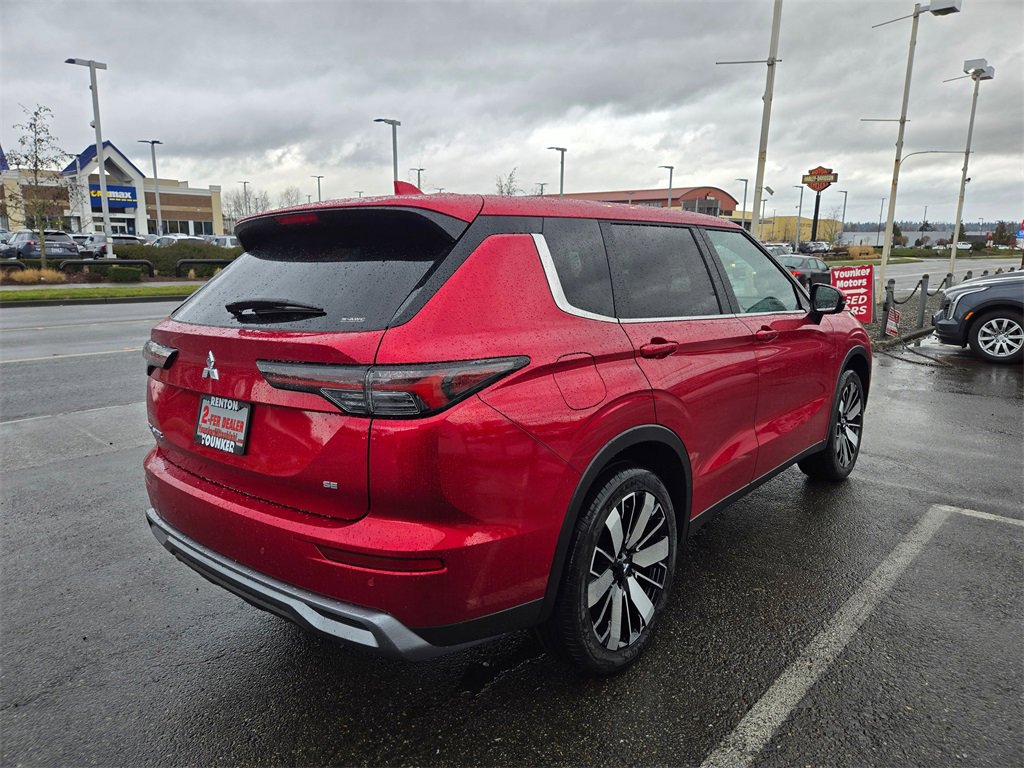 New 2025 Mitsubishi Outlander SE image 3