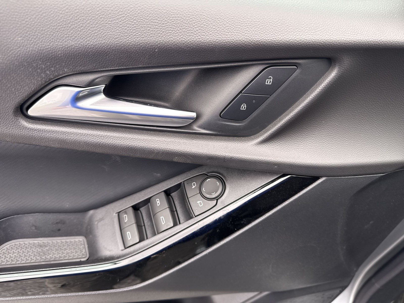 New 2027 Chevrolet Equinox LT FWD image 11