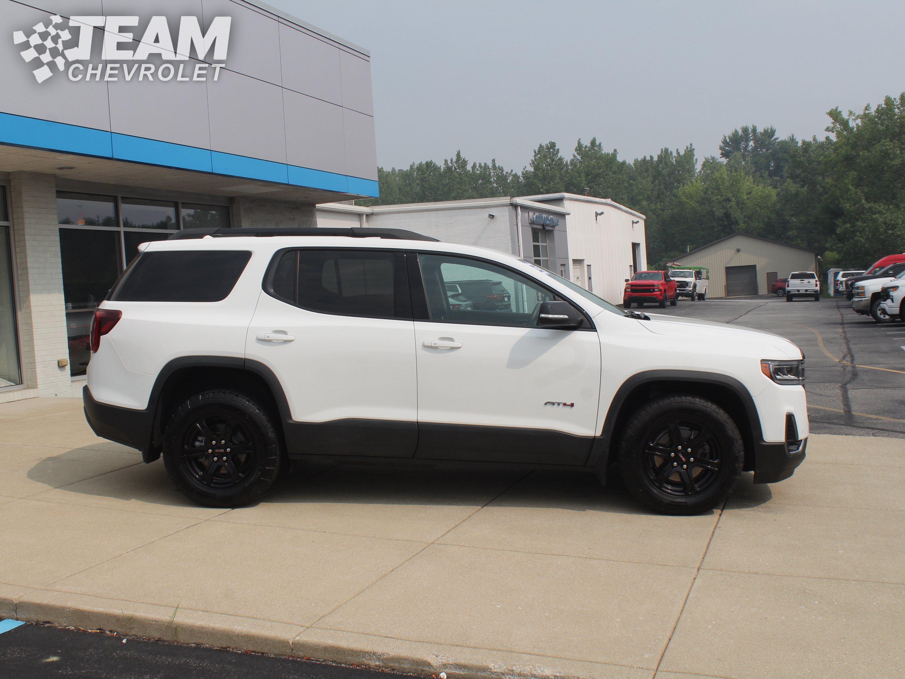 Used 2023 GMC Acadia AT4 AWD/4WD image 3