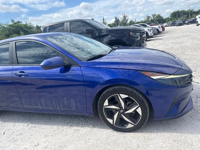 Used 2023 Hyundai Elantra SEL w/ Convenience Package FWD image 4