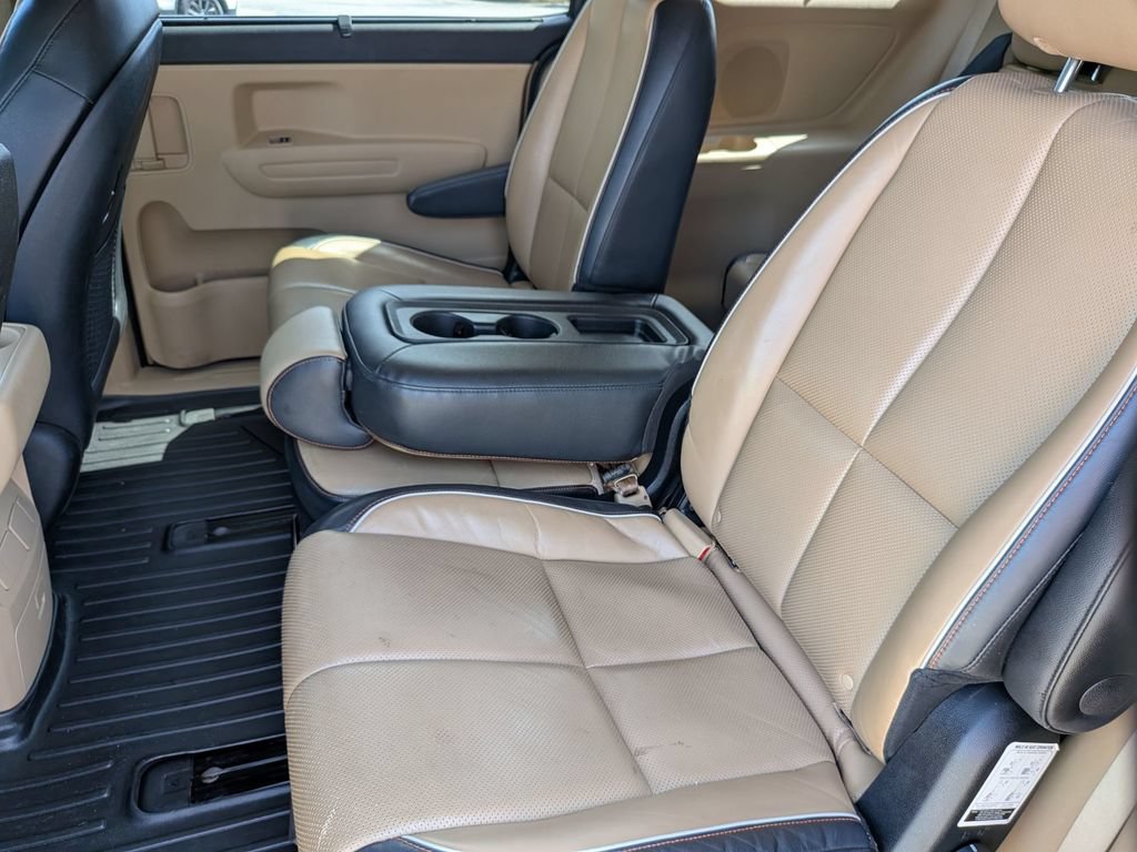 Used 2017 Kia Sedona LX w/ LX Essentials Premium Package FWD image 29