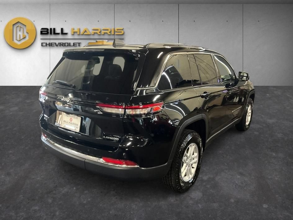 Used 2023 Jeep Grand Cherokee Laredo w/ Luxury Tech Group I AWD/4WD image 2