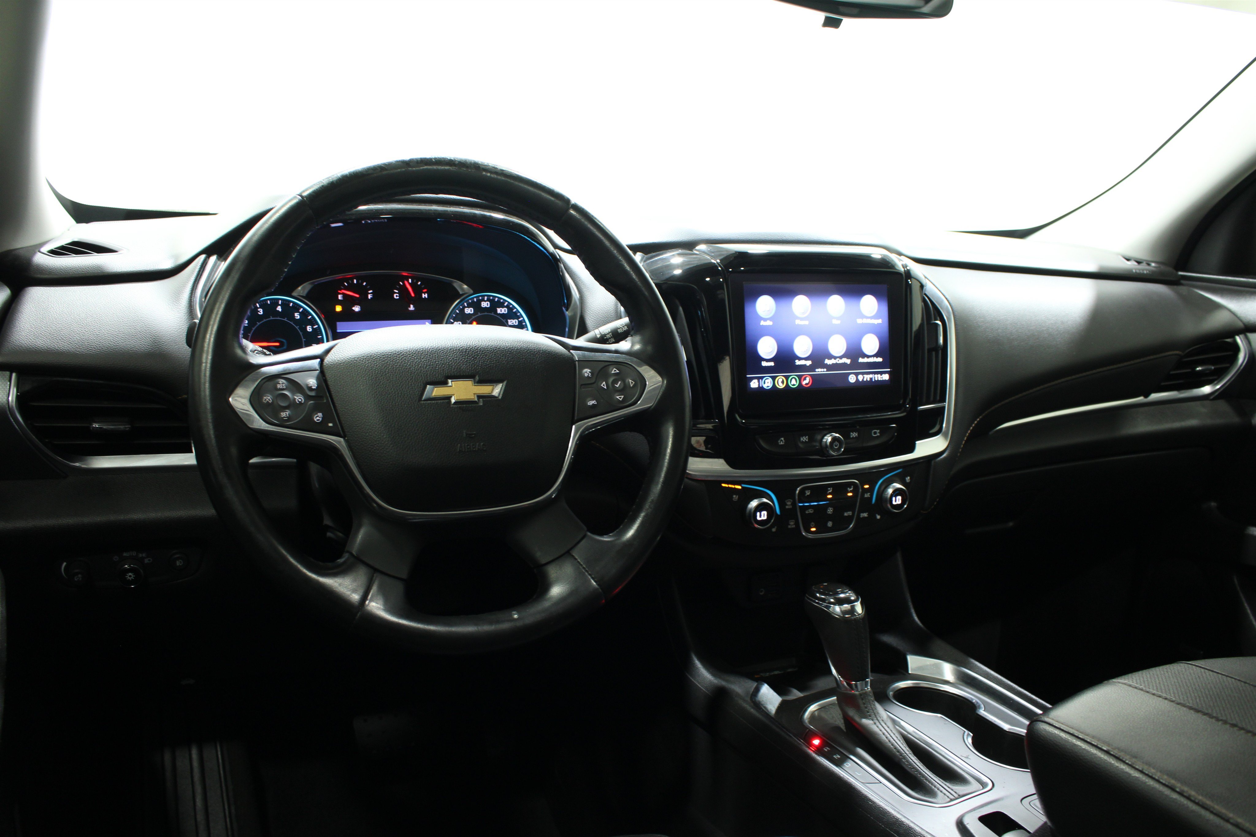 Used 2020 Chevrolet Traverse Premier w/ Redline Edition FWD image 2
