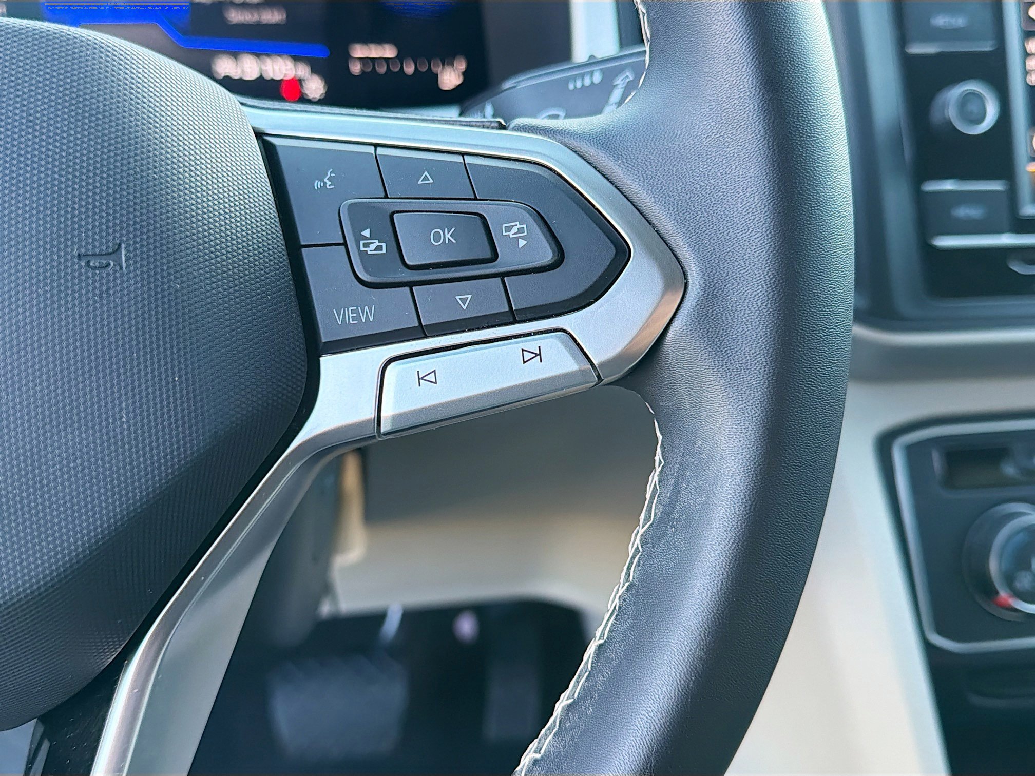 Used 2023 Volkswagen Atlas SE image 37