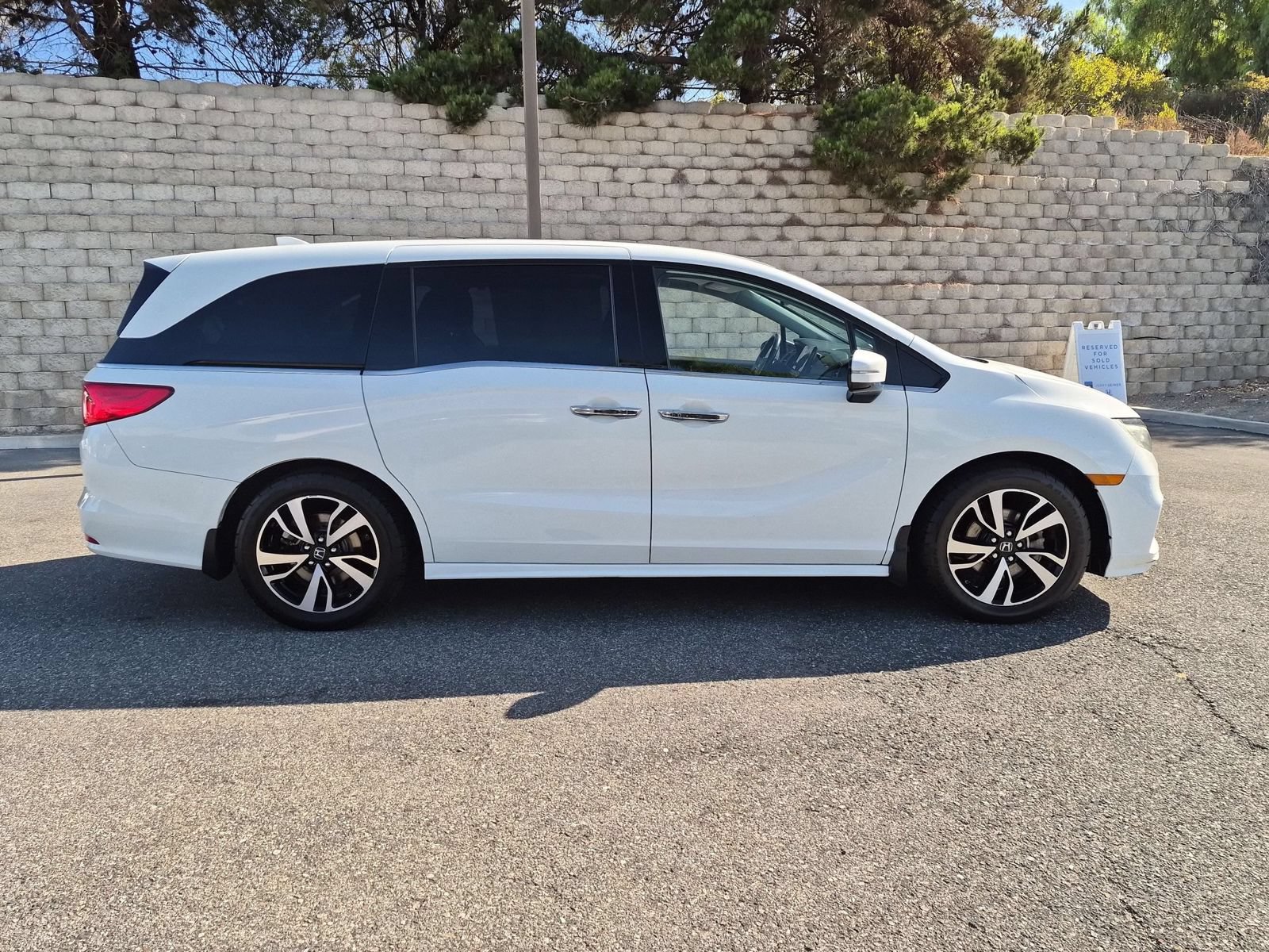 Used 2018 Honda Odyssey Elite image 6