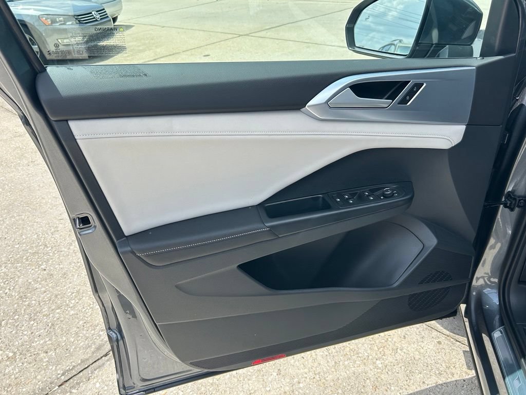 New 2026 Volkswagen Taos SE FWD image 42