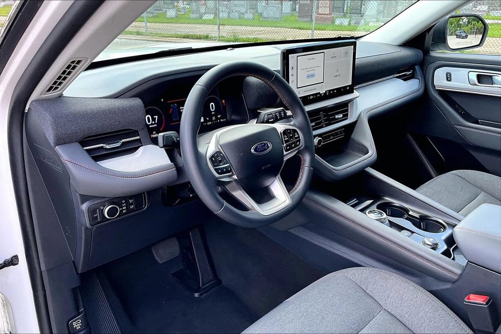 Certified 2025 Ford Explorer Active AWD/4WD image 13