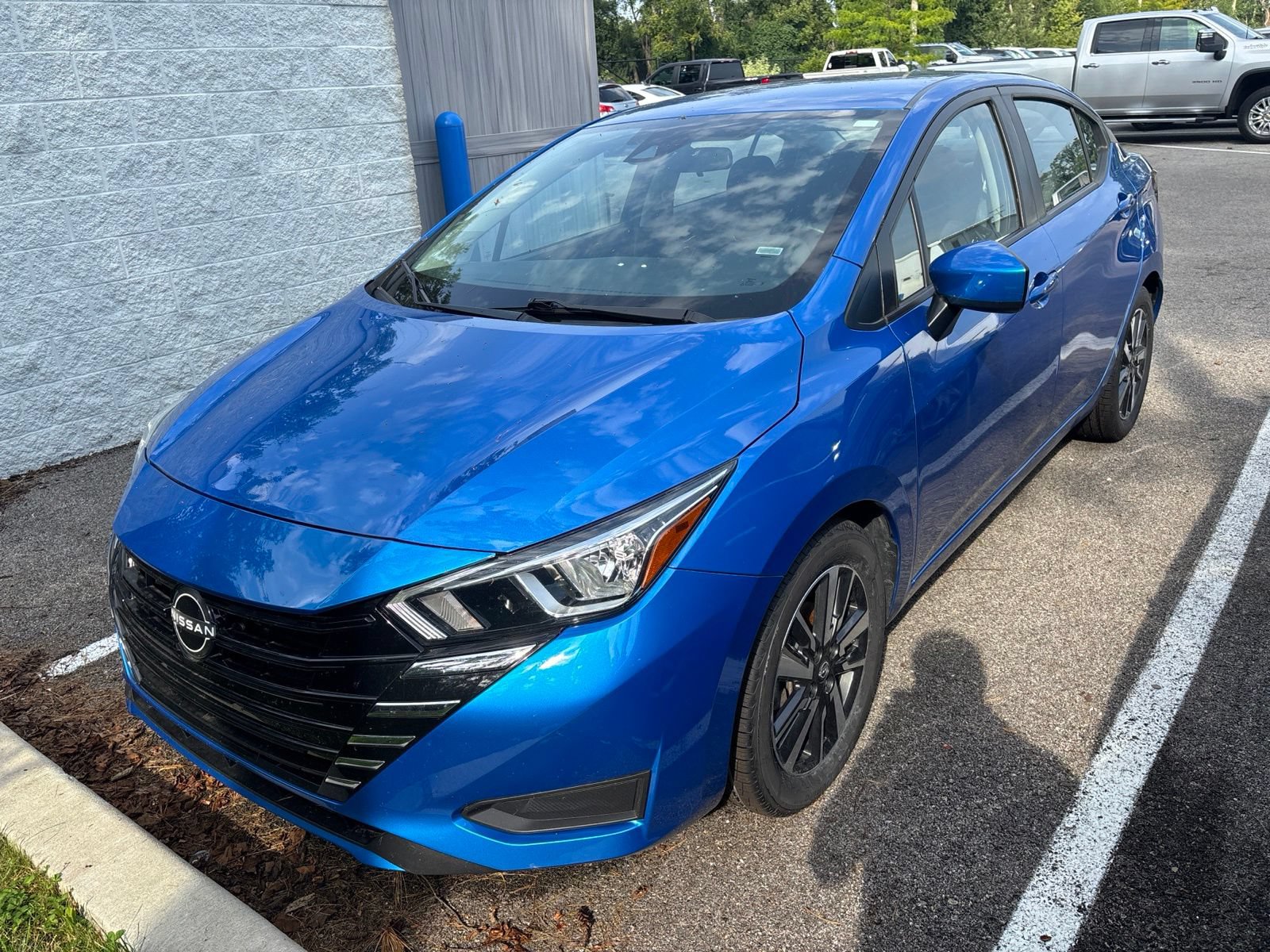 Used 2024 Nissan Versa SV FWD image 1