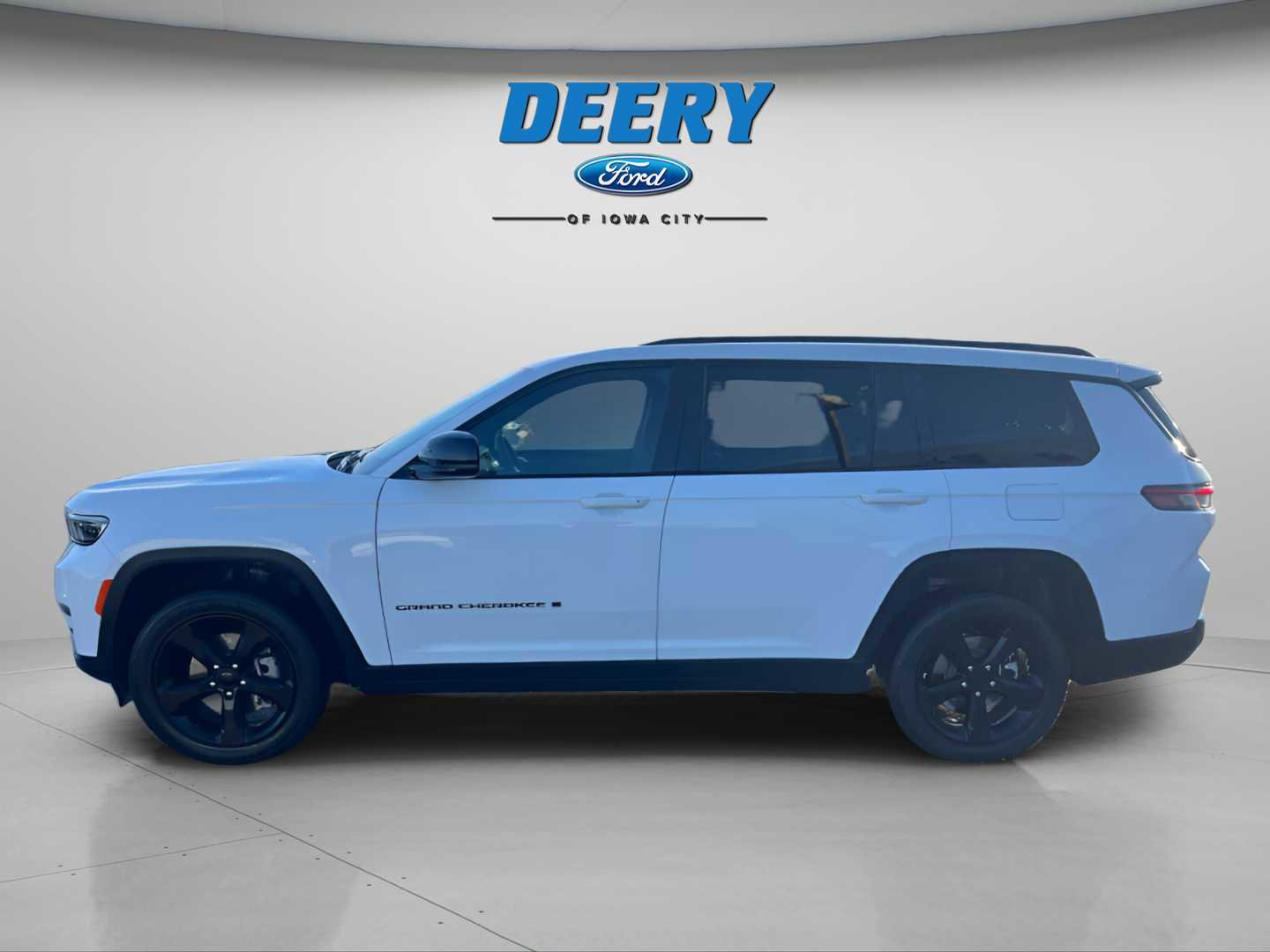 Used 2023 Jeep Grand Cherokee L Laredo image 5