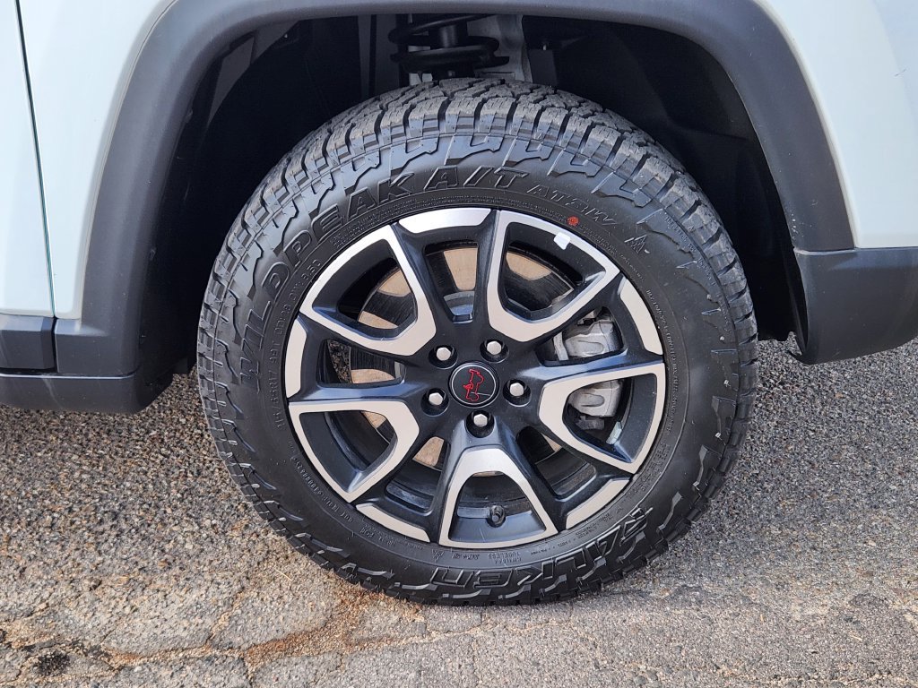 Used 2025 Jeep Compass Trailhawk AWD/4WD image 15