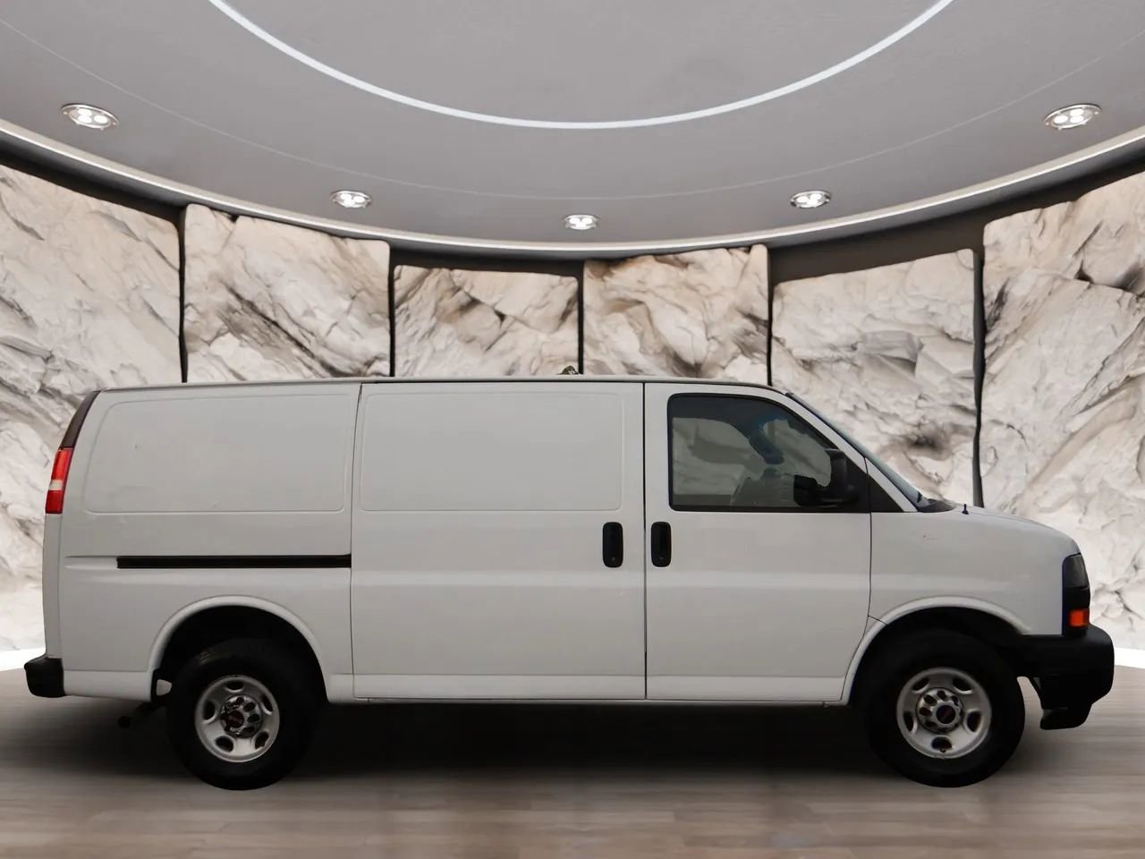 Used 2019 GMC Savana 2500 RWD image 5