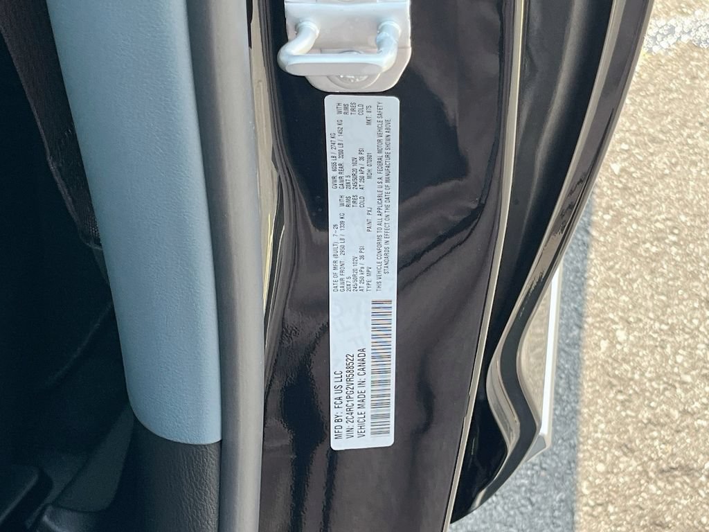 New 2027 Chrysler Pacifica Pinnacle w/ Theater Group FWD image 35