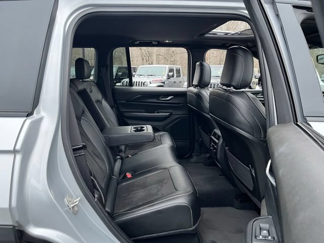Used 2024 Jeep Grand Cherokee Altitude AWD/4WD image 20