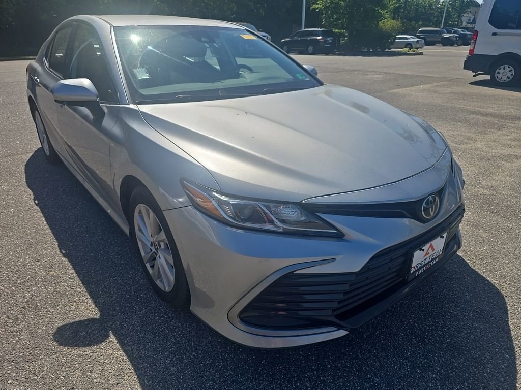 Used 2021 Toyota Camry LE FWD image 3