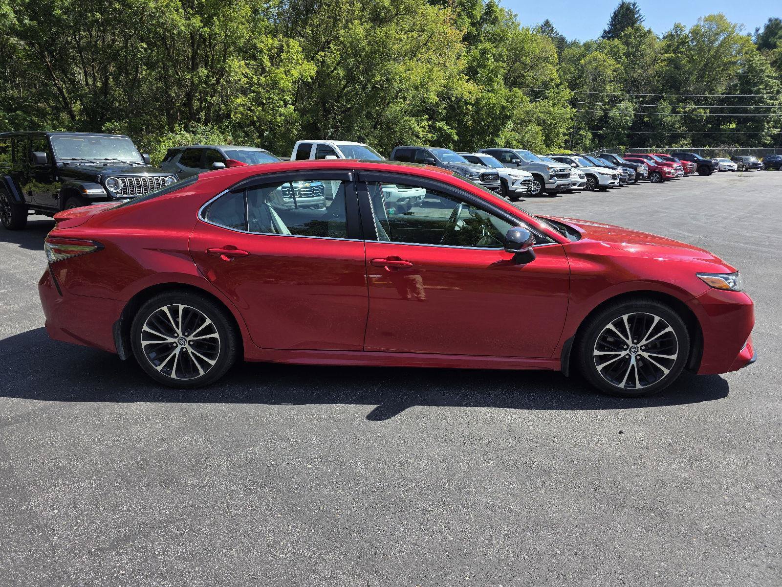 Used 2019 Toyota Camry SE w/ Audio Package FWD image 8