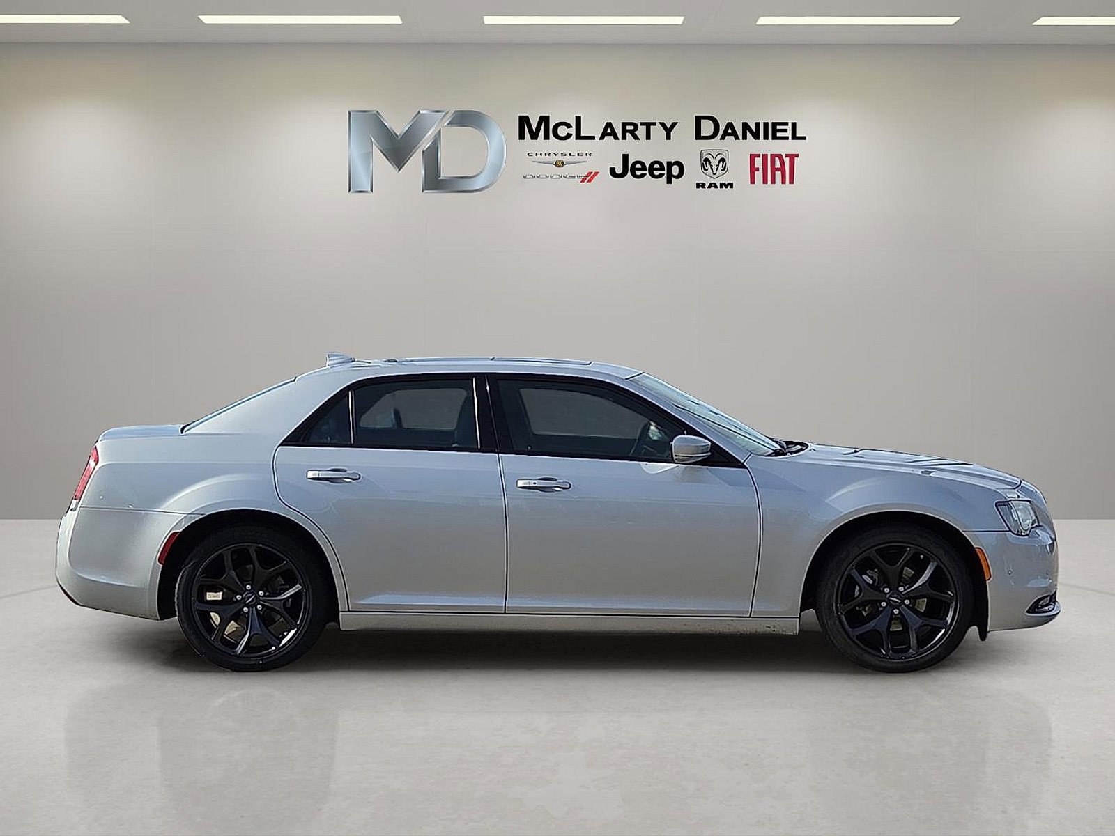Used 2023 Chrysler 300 S image 6