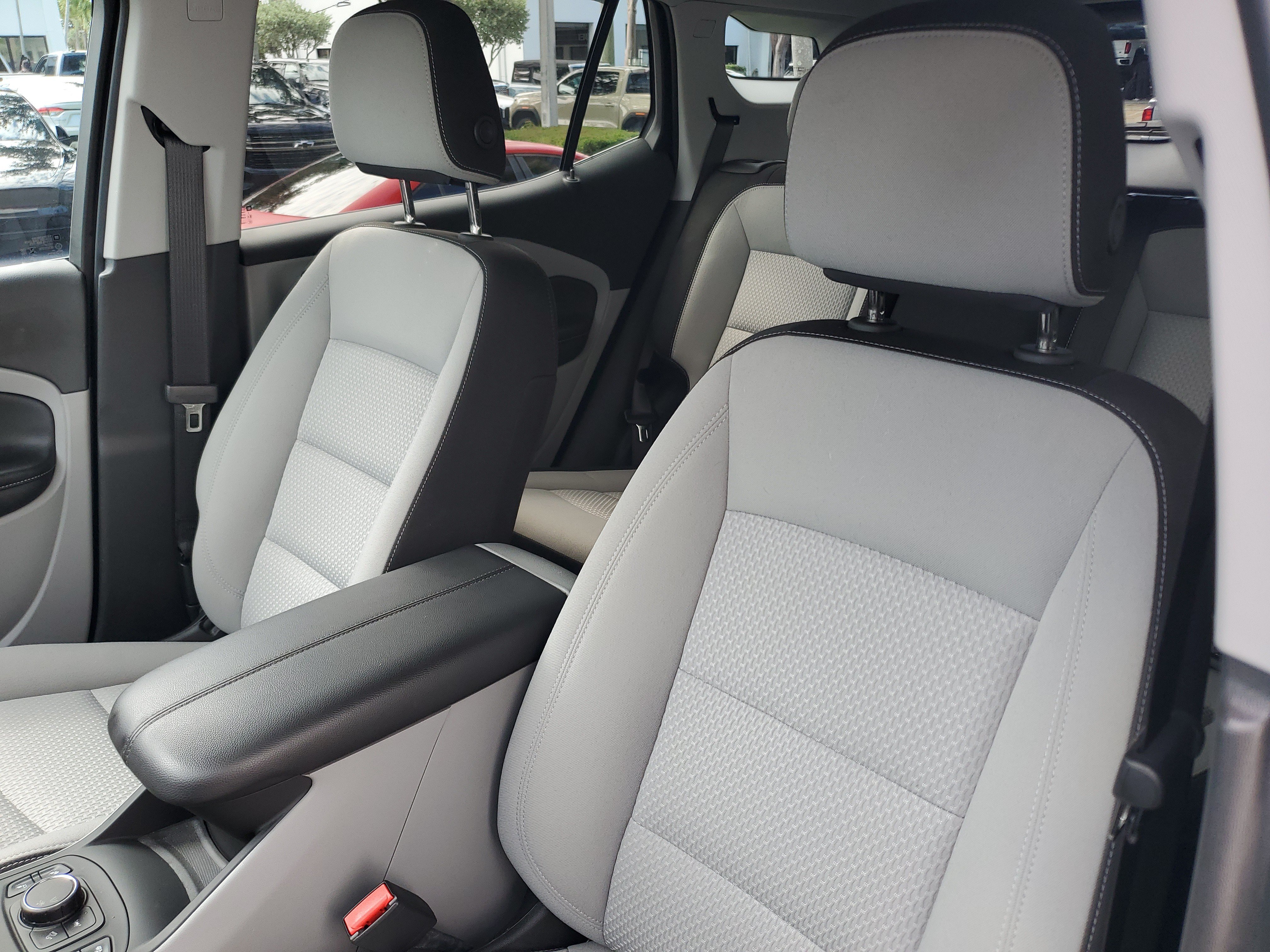 Used 2024 GMC Terrain SLE w/ Driver Convenience Package FWD image 21