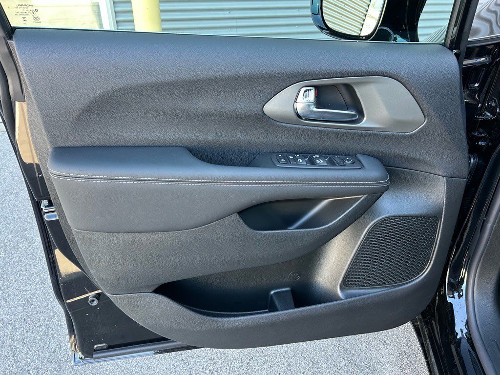 New 2025 Chrysler Voyager LX image 14