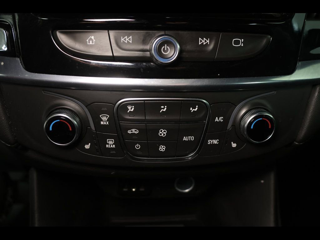 Used 2022 Chevrolet Traverse LT w/ Midnight/Sport Edition image 29