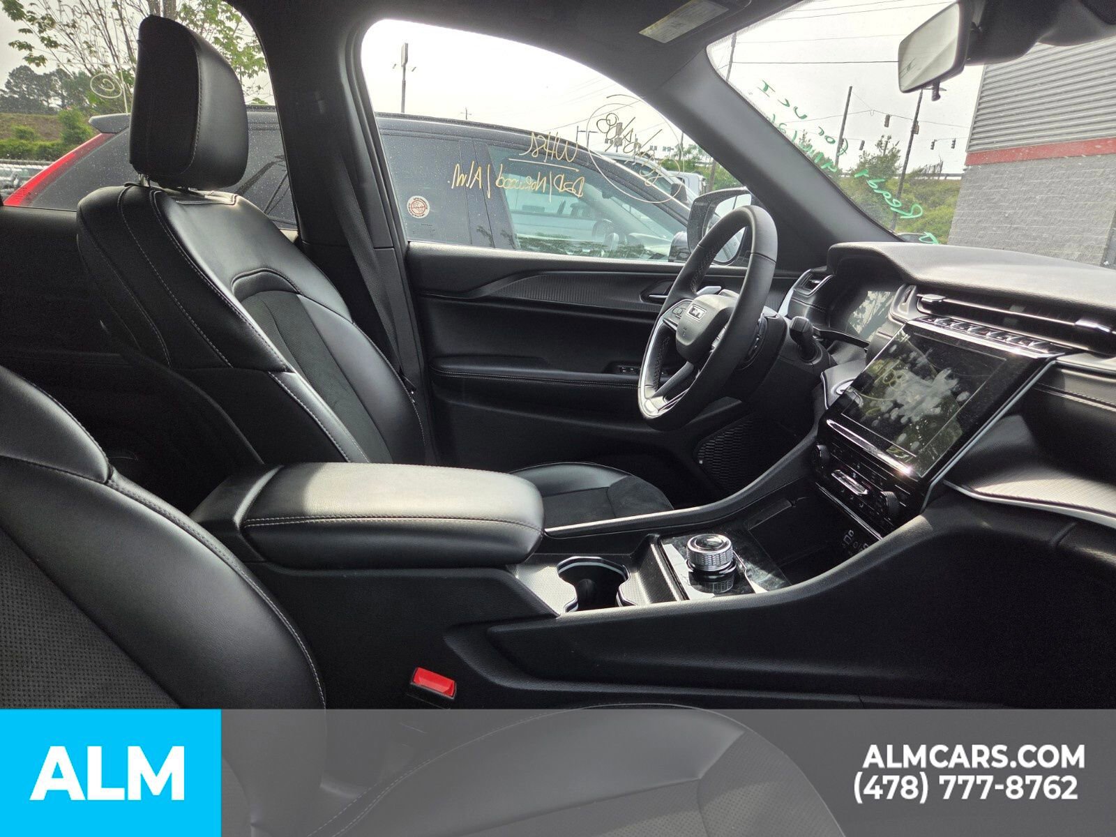 Used 2025 Jeep Grand Cherokee Altitude image 16