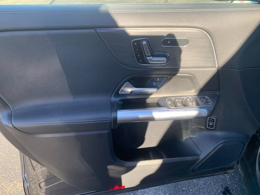 Used 2023 Mercedes-Benz GLA 250 4MATIC image 11