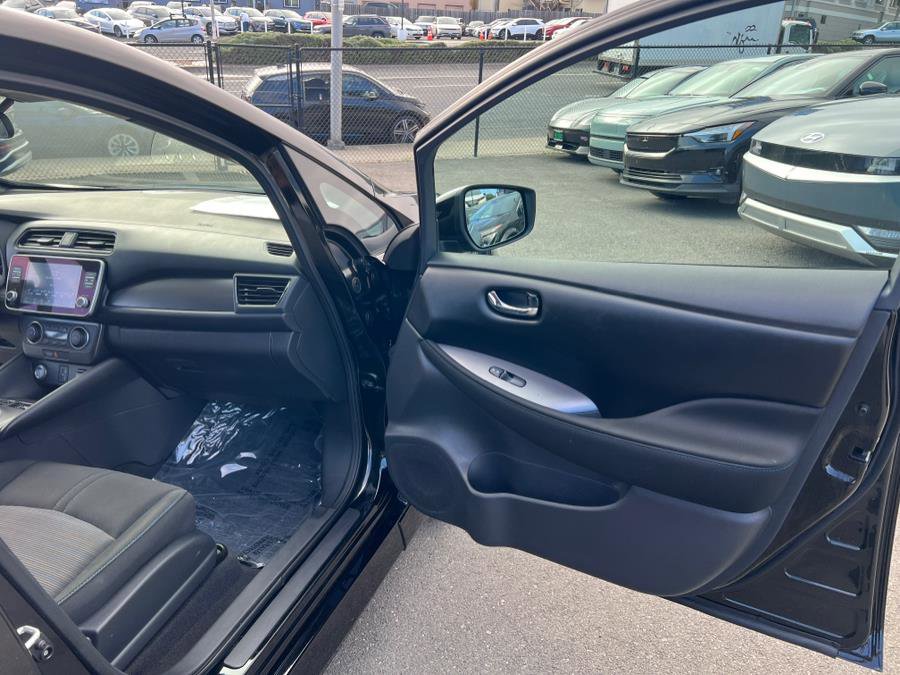 Used 2025 Nissan Leaf S image 30