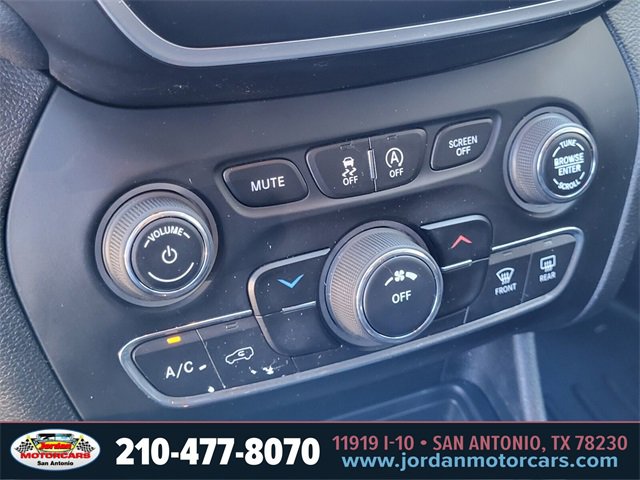 Used 2019 Jeep Cherokee Latitude w/ Popular Appearance Group image 21
