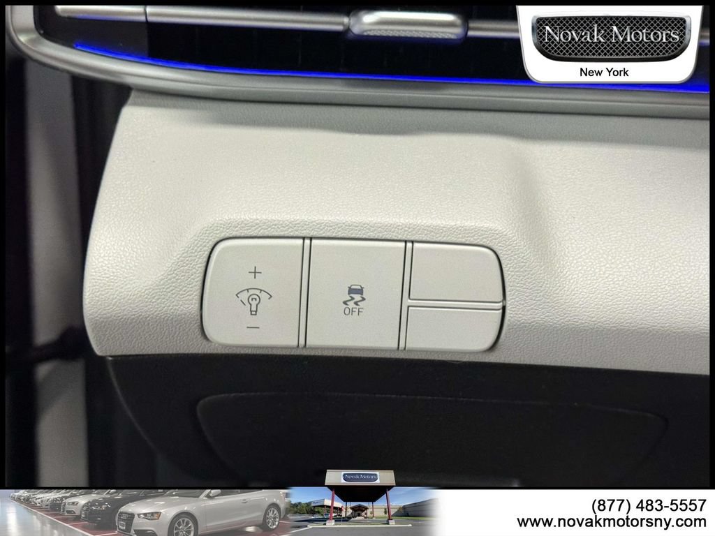 Used 2025 Hyundai Elantra Limited FWD image 12