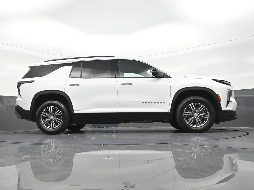 Used 2025 Chevrolet Traverse LT FWD image 30