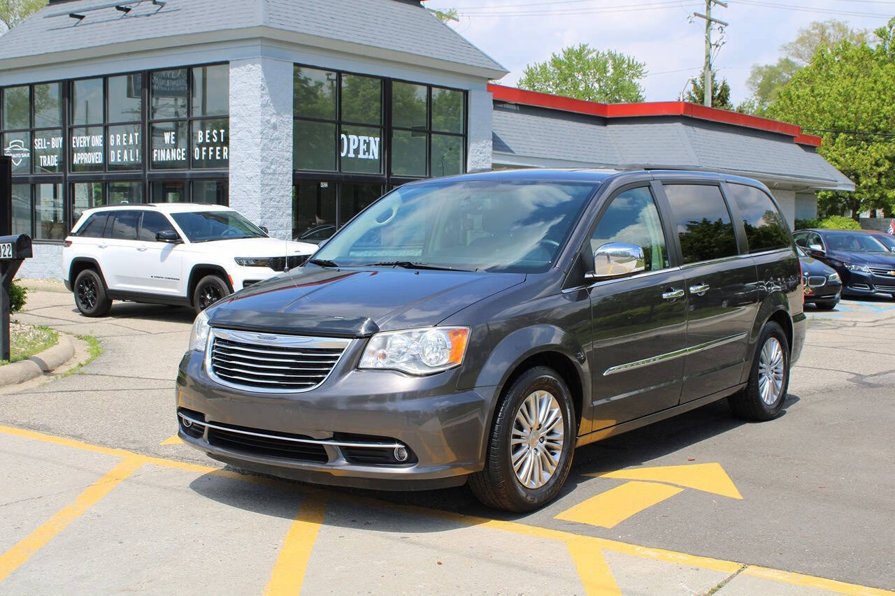 Used 2016 Chrysler Town & Country Touring-L