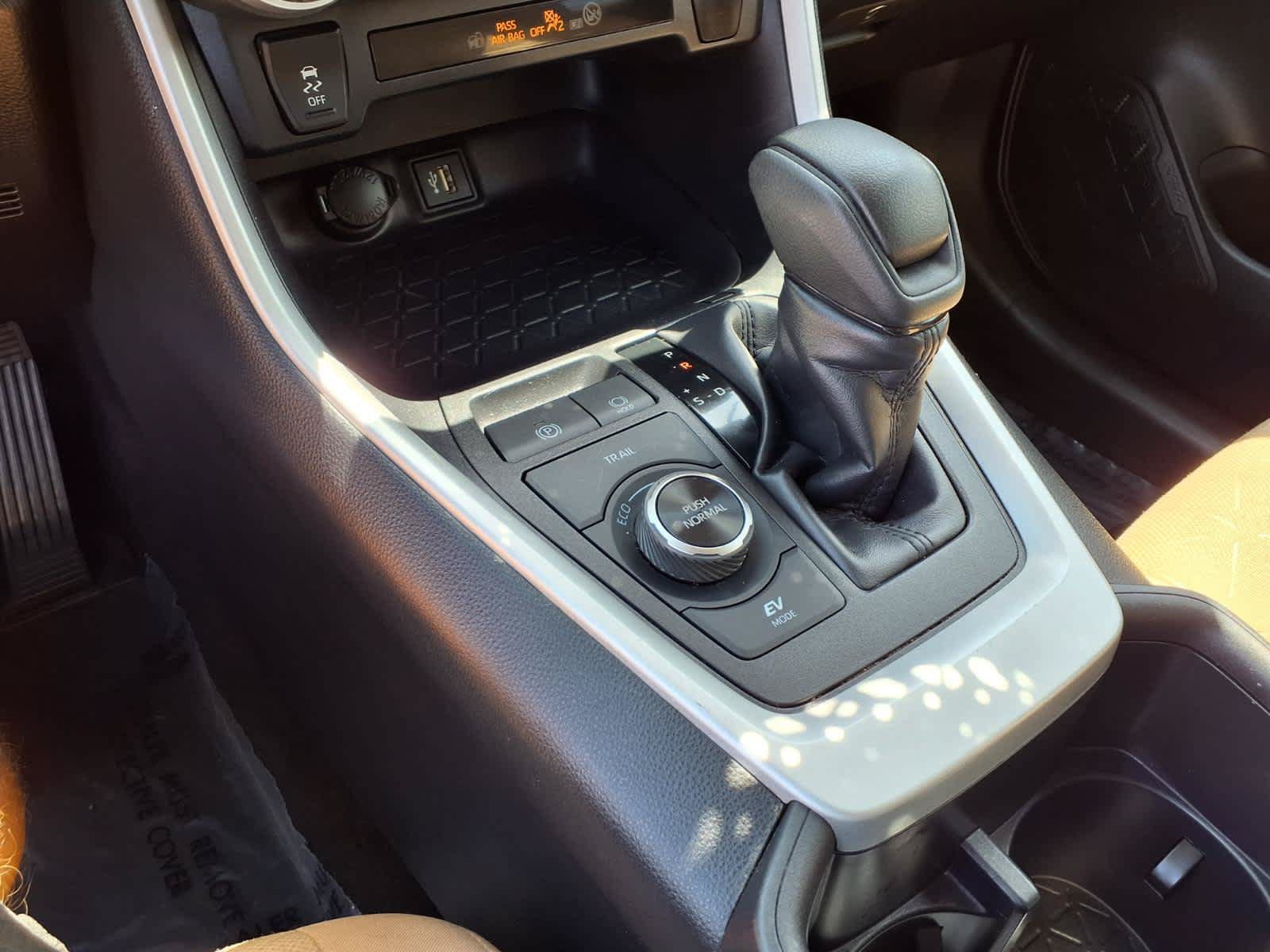 Certified 2025 Toyota RAV4 XLE AWD/4WD image 25