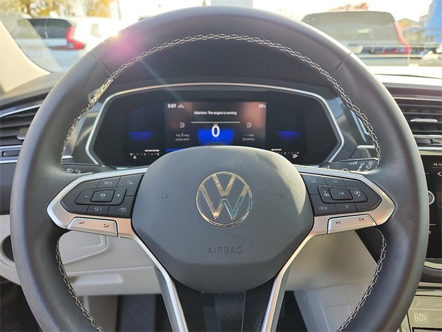 Used 2022 Volkswagen Tiguan SE w/ Panoramic Sunroof Package image 18