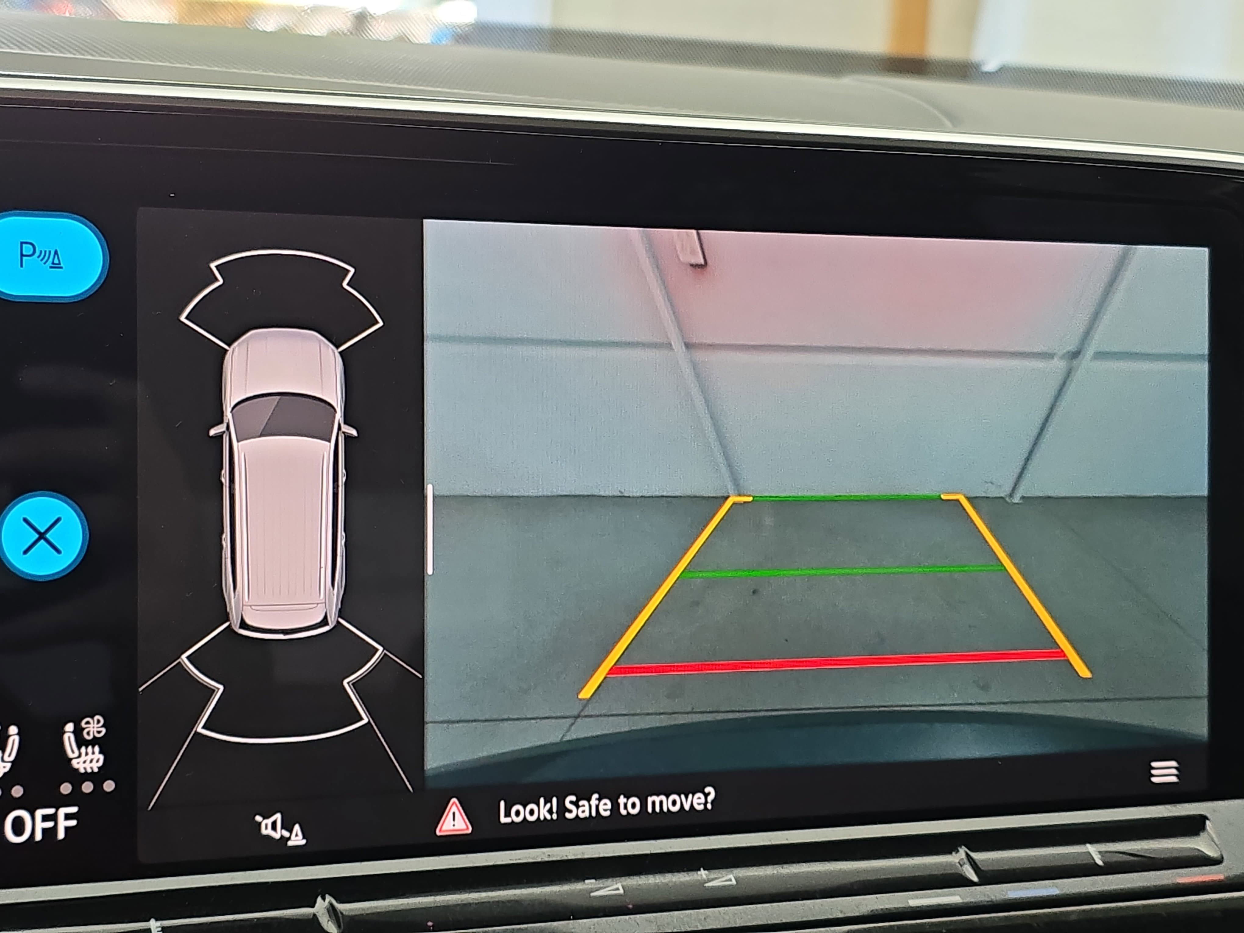 Used 2025 Volkswagen Atlas SE w/ Panoramic Sunroof Package image 24