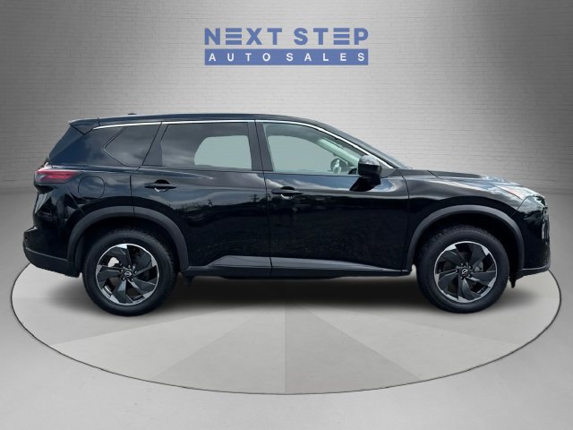 Used 2024 Nissan Rogue SV AWD/4WD image 9