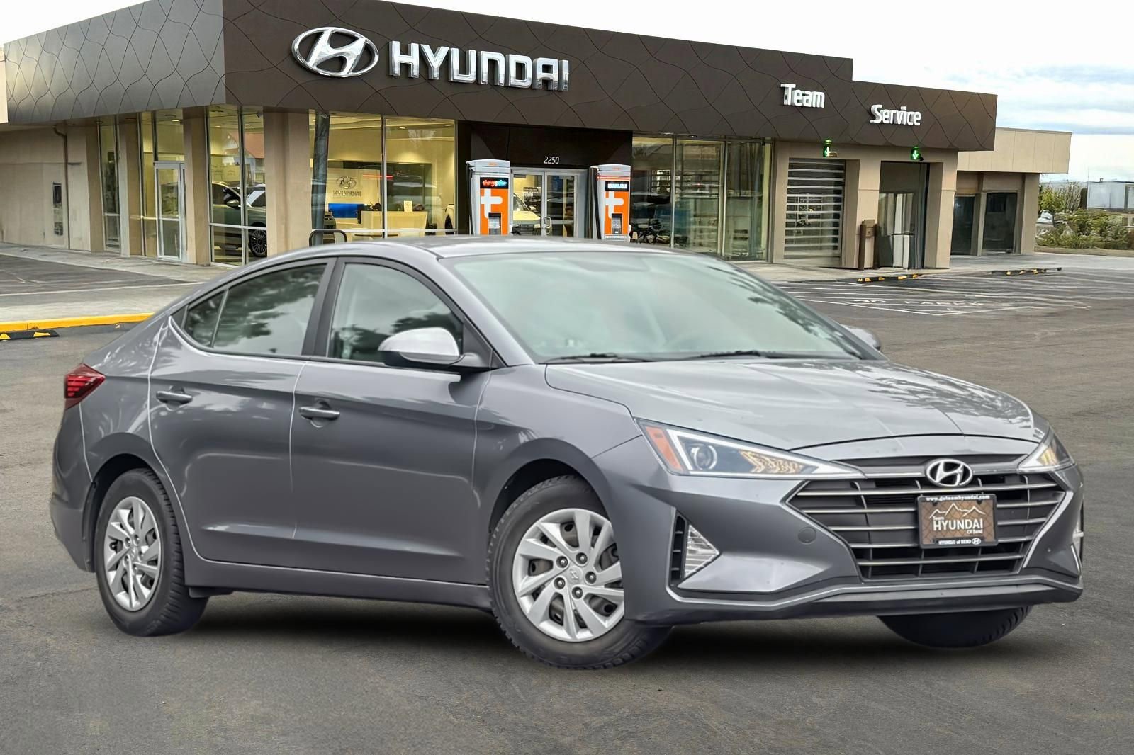 Used 2019 Hyundai Elantra SE w/ Cargo Package FWD image 2