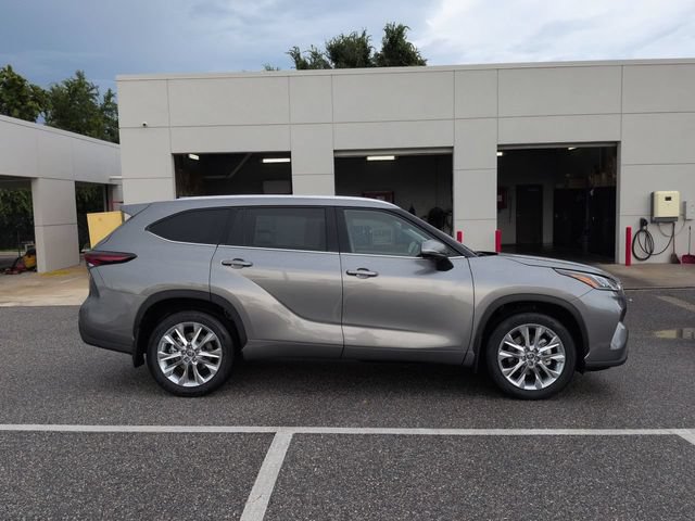 New 2026 Toyota Highlander Limited AWD/4WD image 3
