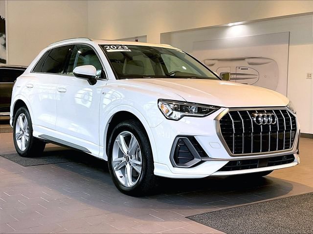 Used 2023 Audi Q3 2.0T Premium w/ Convenience Package AWD/4WD image 1