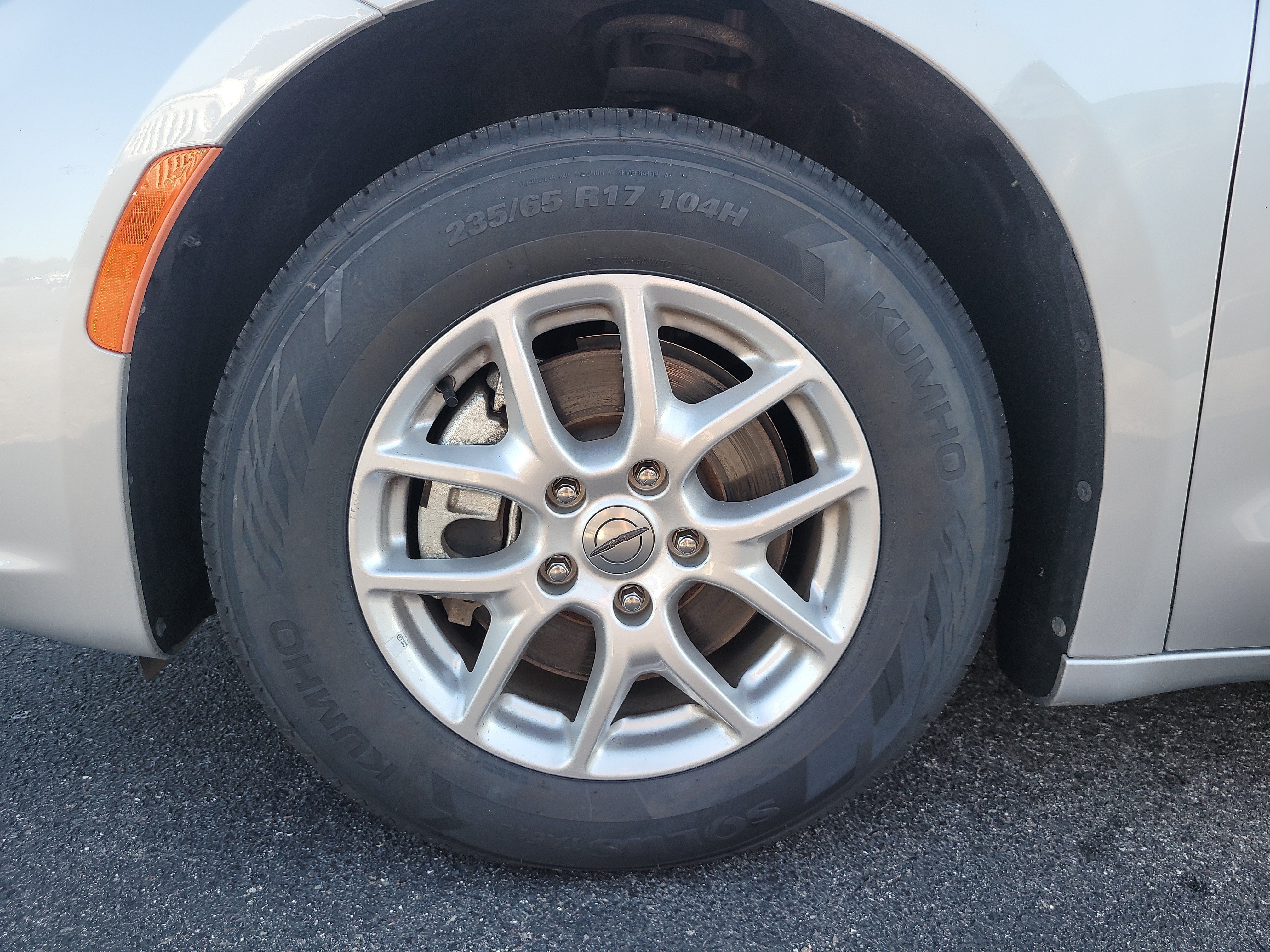 Used 2024 Chrysler Pacifica Touring-L FWD image 9