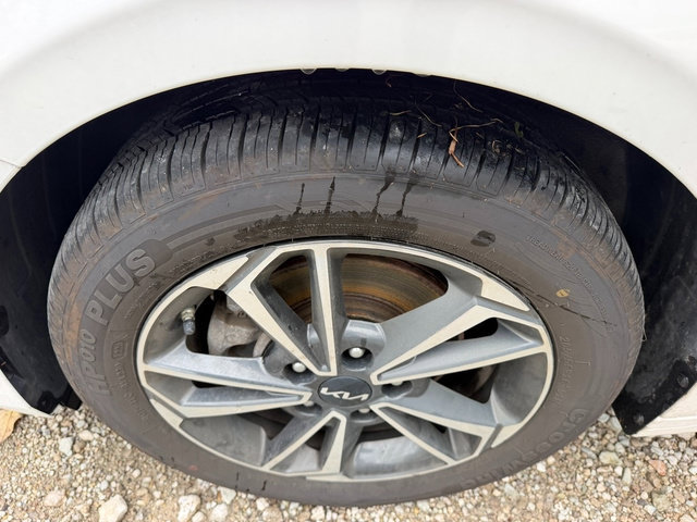 Used 2023 Kia Forte LXS w/ LXS Technology Package FWD image 9