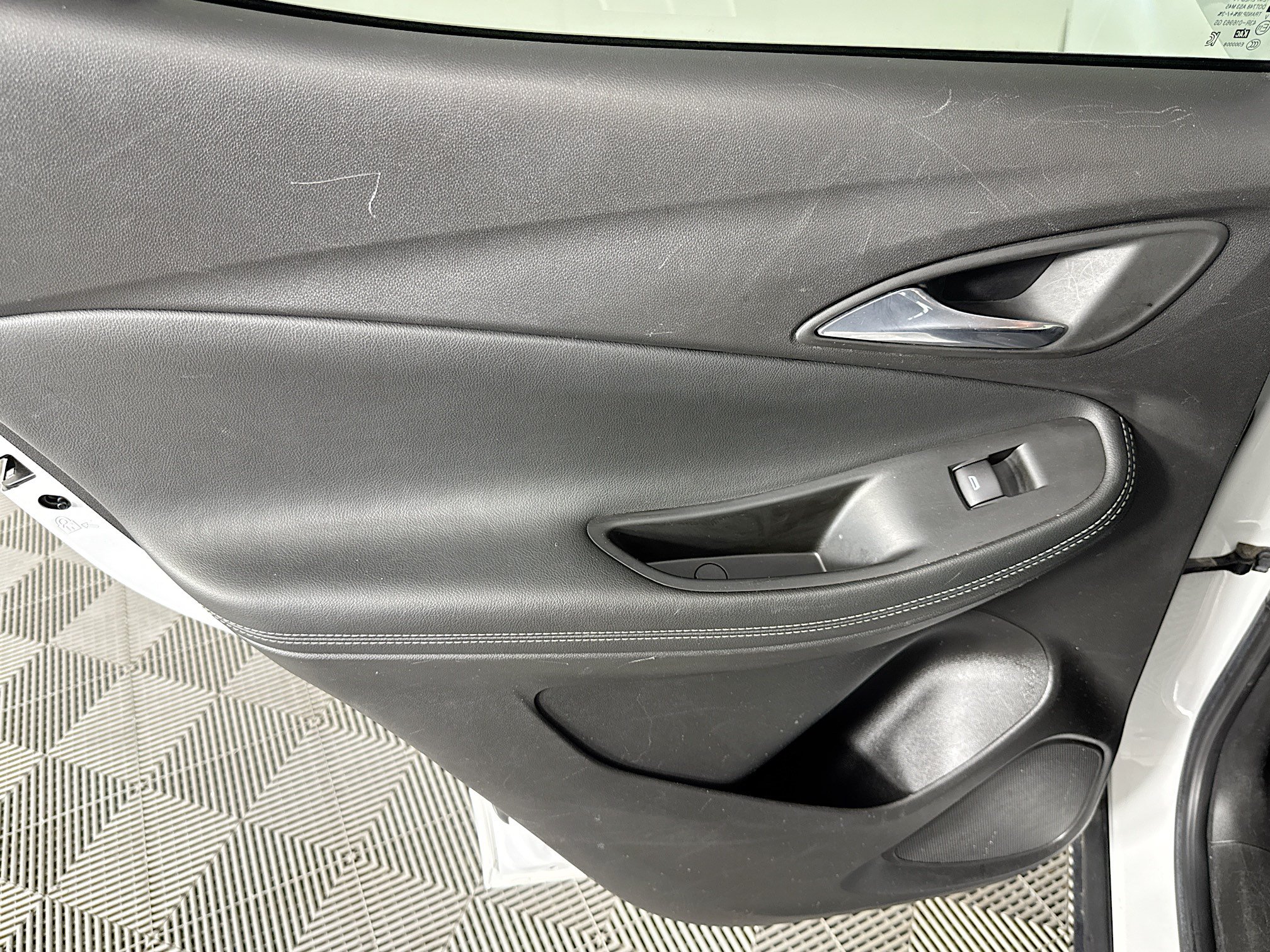 Used 2022 Buick Encore GX Essence FWD image 42