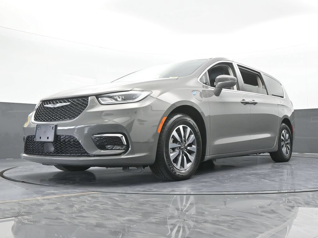 Used 2022 Chrysler Pacifica Touring-L FWD image 59