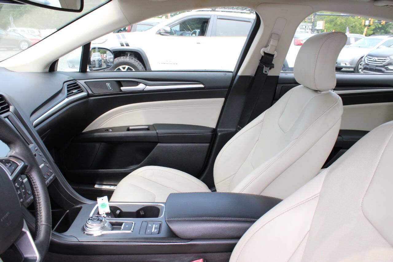 Used 2017 Ford Fusion Energi Titanium FWD image 14