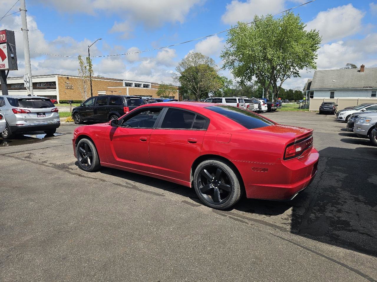 Used 2011 Dodge Charger SE RWD image 7