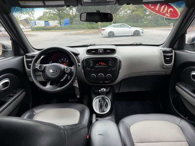 Used 2015 Kia Soul FWD image 26