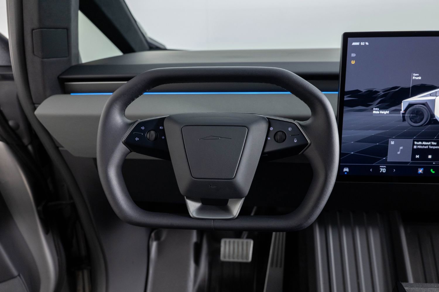 Used 2024 Tesla Cybertruck AWD Crew Cab image 29