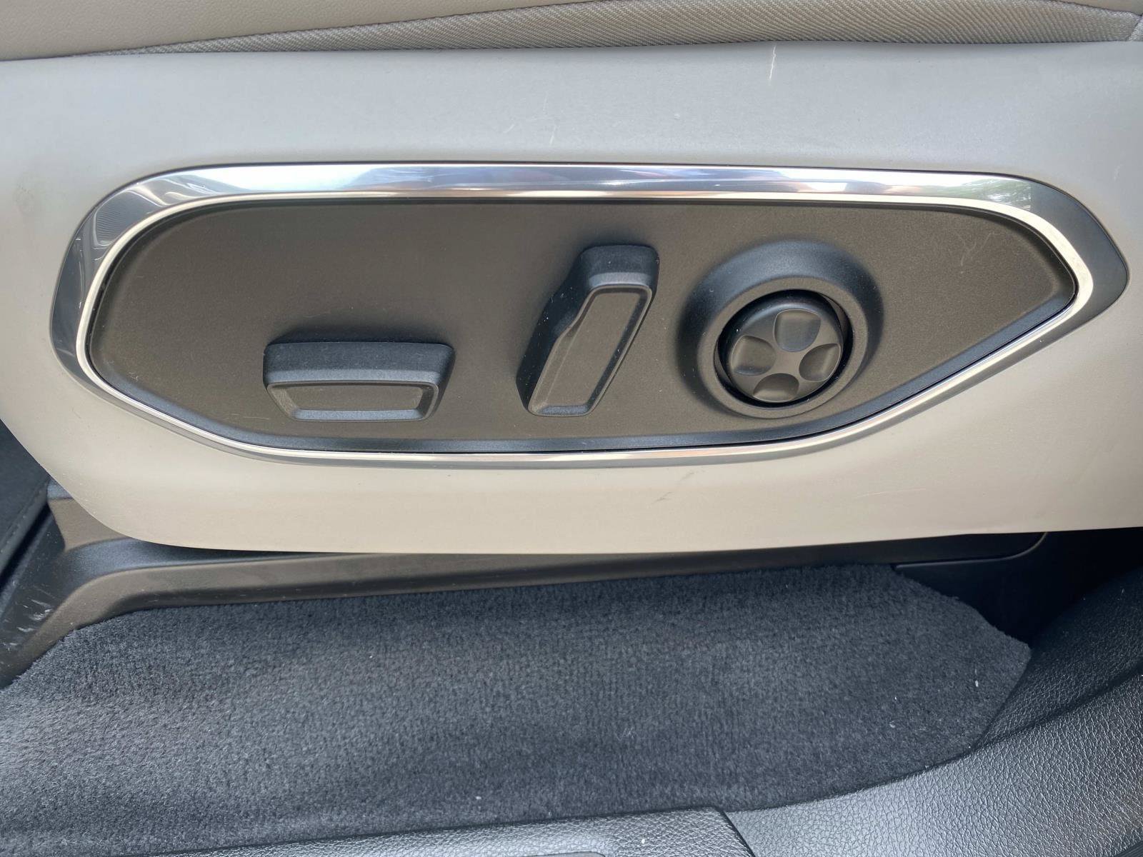 Used 2022 Jeep Wagoneer Series II AWD/4WD image 24