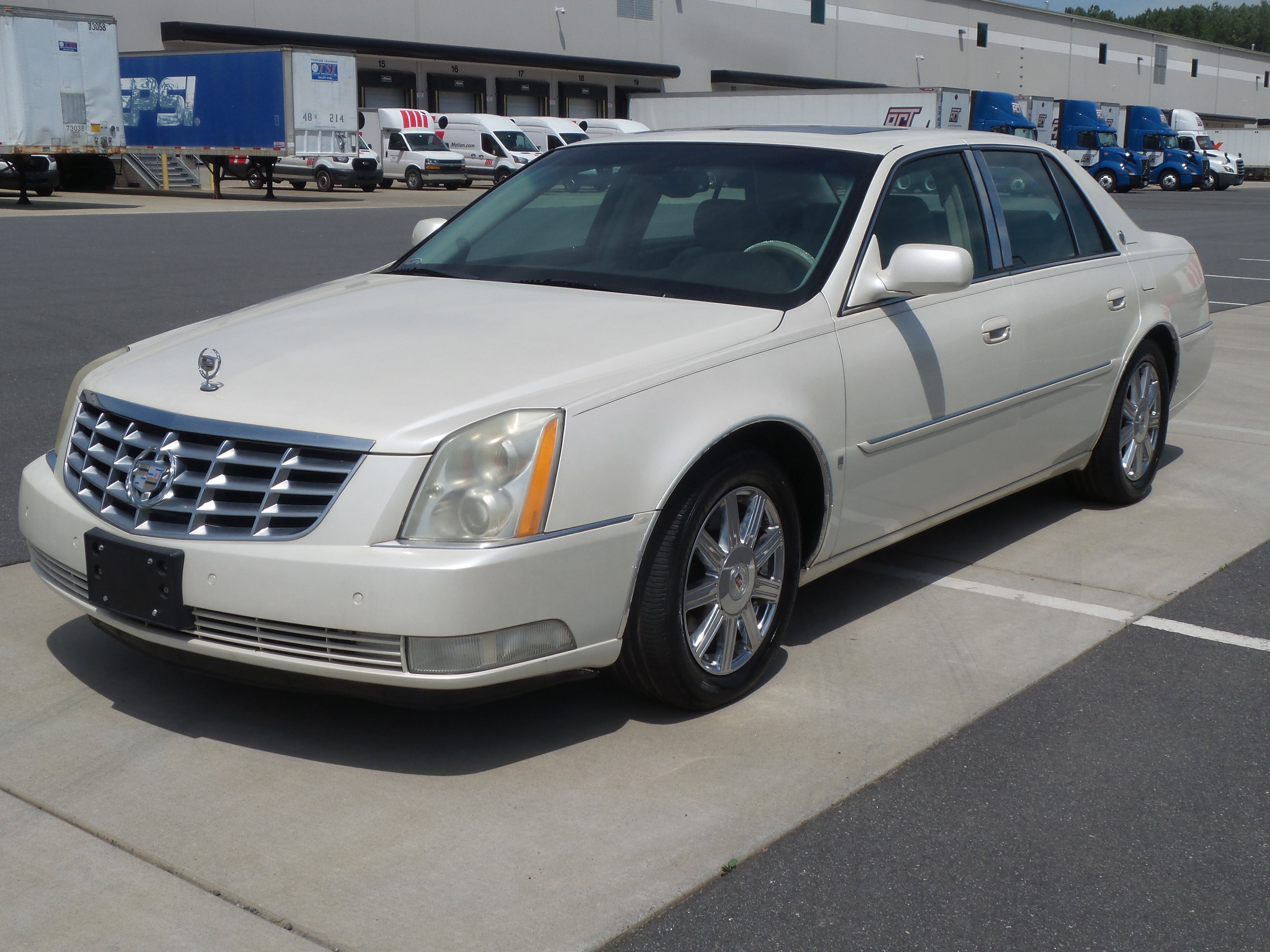 Used 2008 Cadillac DTS FWD image 28