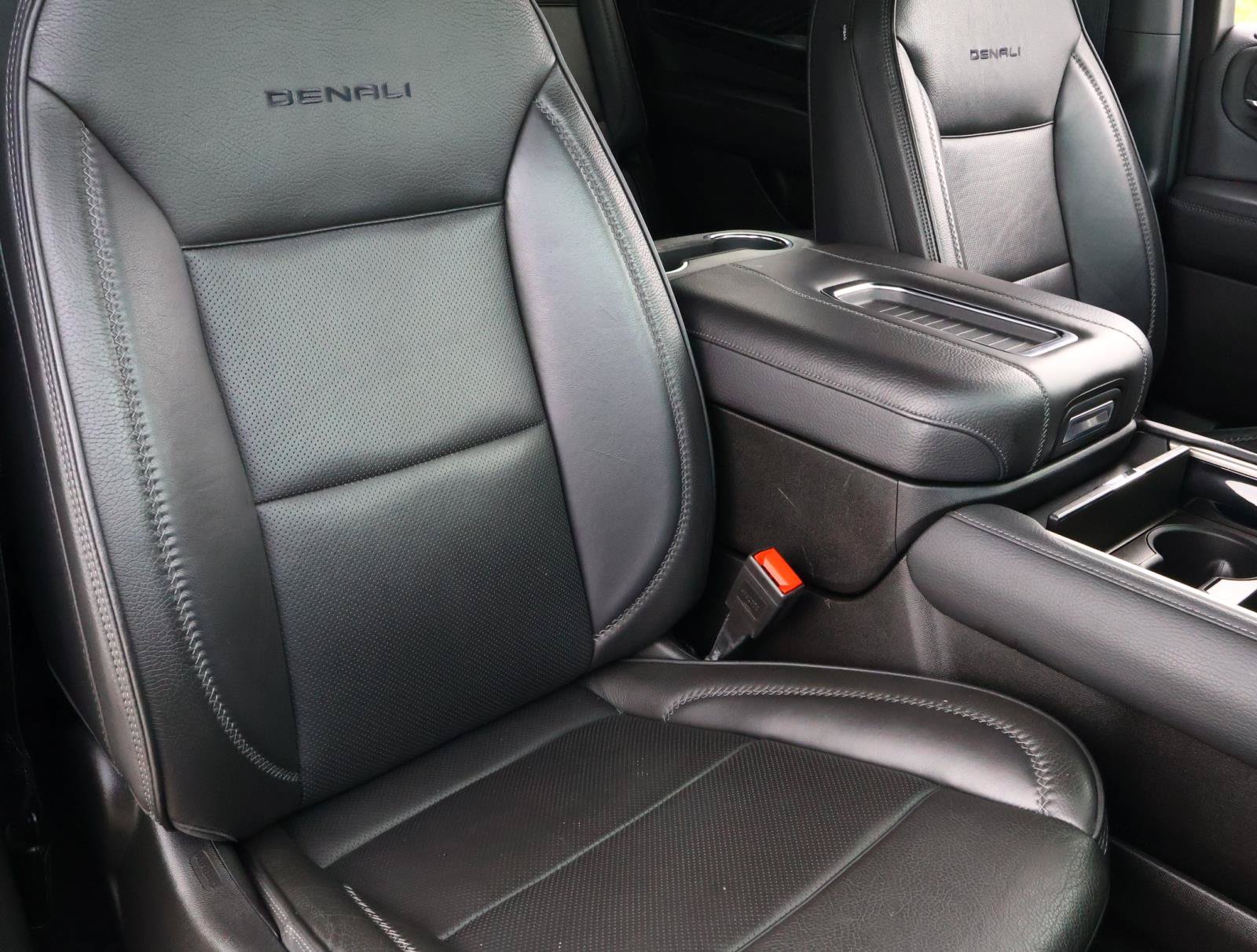 Used 2024 GMC Yukon Denali AWD/4WD image 18